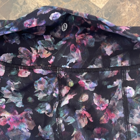 Lululemon Capris 🥰🥰 - Picture 4 of 4